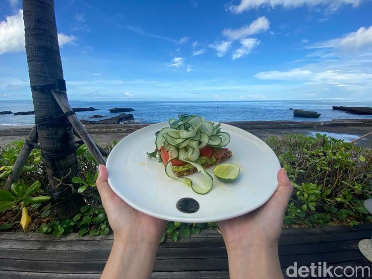Menikmati Sarapan Sehat dengan Pemandangan Cantik Pantai Canggu