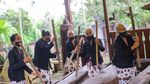 Foto: Nenek-nenek Tangguh Ikon Musik Lesung Banyuwangi