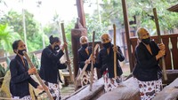 Mereka sudah tampil di depan pejabat sampai kepala negara. Wah, jangan mau kalah menjaga budaya daerah seperti mereka, ya! (Grandy/detikFOTO)