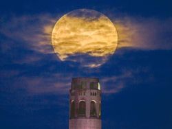 Keindahan Supermoon di Berbagai Negara, Ada dari Indonesia!