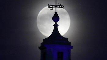 Supermoon di Inggris. Foto: AP/Kirsty Wigglesworth