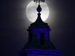 Keindahan Supermoon di Berbagai Negara, Ada dari Indonesia!