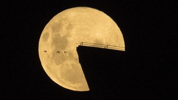 Supermoon di Opera House, Sydney, Australia. Foto: AP/Mick Tsikas