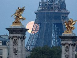 Keindahan Supermoon di Berbagai Negara, Ada dari Indonesia!