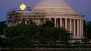 Supermoon di Washington. Foto: AP/J. David Ake