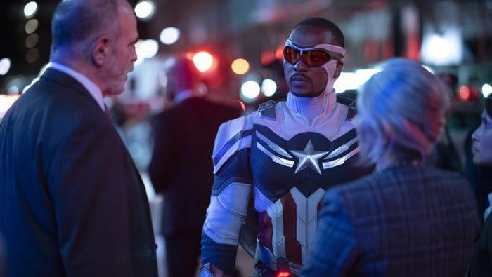 The Falcon Resmi Jadi Captain America, Ini Penampilannya!