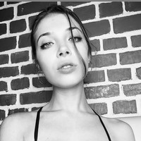 Wanita 22 tahun itu, beserta rekannya Mikhail Morozov kini jadi perburuan polisi setelah videonya tersebut diunggah di situs dewasa PornHub. Video tersebut telah diunggah Veronika sejak tahun lalu, namun baru heboh saat ini setelah diketahui bahwa video tersebut dibuat di Gunung Batur yang merupakan tempat suci bagi umat Hindu. Foto: Instagram