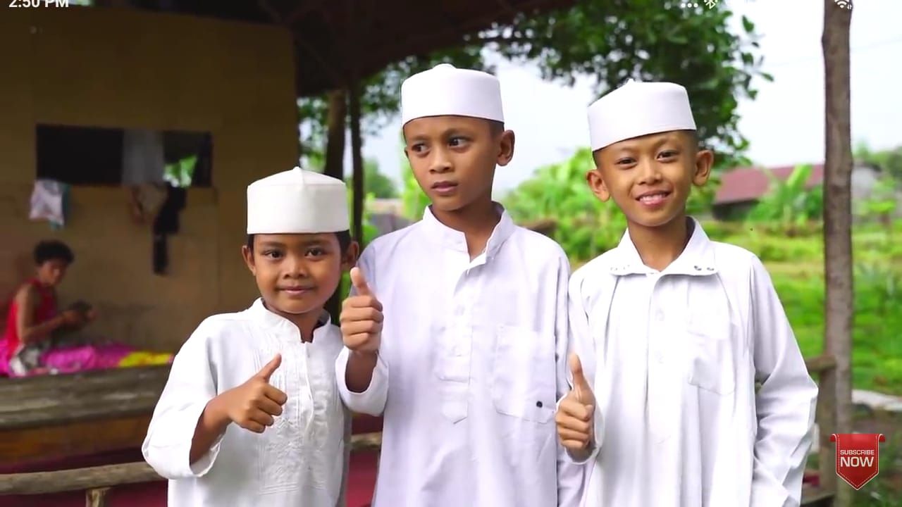 Mulia! YouTuber Ini Penuhi Keinginan Santri untuk Makan di Restoran
