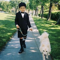 Pemilik akun Instagram official.alankim ini kerap membagikan potret gemas bersama anjingnya Cream. Alan bahkan membawanya jalan sebelum menghadiri gelaran Oscar 2021. Foto: dok. Instagram official.alankim