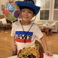 Aktor berumur 9 tahun ini pun banjir tawaran setelah membintangi Minari. Ia akan membintangi film Latchkey Kids bersama aktris cilik Elshie Fisher. Foto: dok. Instagram official.alankim