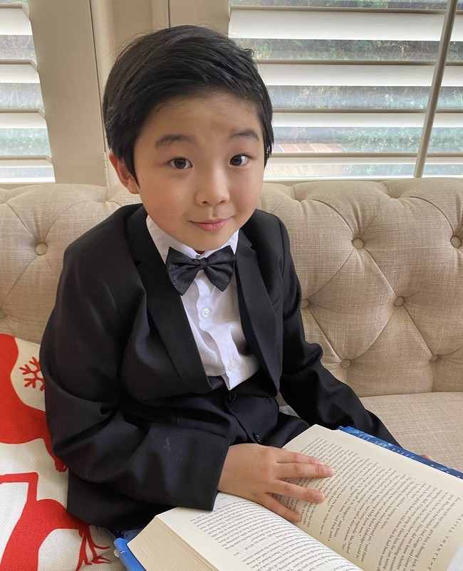 Baru-baru ini, Alan Kim menjadi perbincangan hangat di ranah Hollywood. Sebuah video memperlihatkan aktor cilik itu ‘menari’ di red carpet gelaran Oscar 2021. Foto: dok. Instagram official.alankim