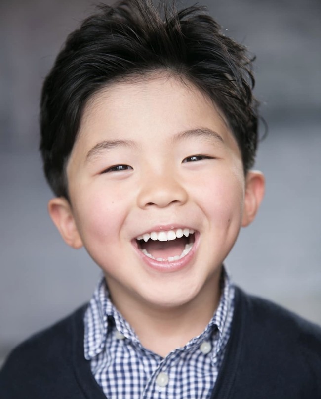 Nyatanya, Alan Kim tak memiliki pengalaman akting sebelum tampil di Minari. Ia mengawali kariernya sebagai model cilik untuk iklan Pottery Barn Kids. Foto: dok. Instagram official.alankim