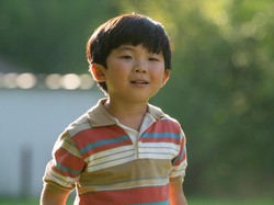 10 Potret Alan Kim, Bintang Minari Curi Perhatian di Red Carpet Oscar 2021