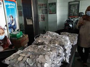 Warga Brebes Beli Honda Scoopy Pakai Uang Koin: Rp 21 Juta Dibawa Pakai 4 Tas