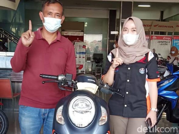 Beli Honda Scoopy pakai uang koin