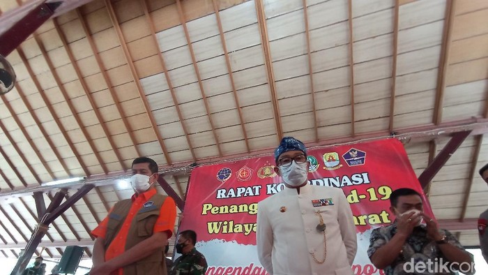 Doni Monardo dan Ridwan Kamil di Cirebon.