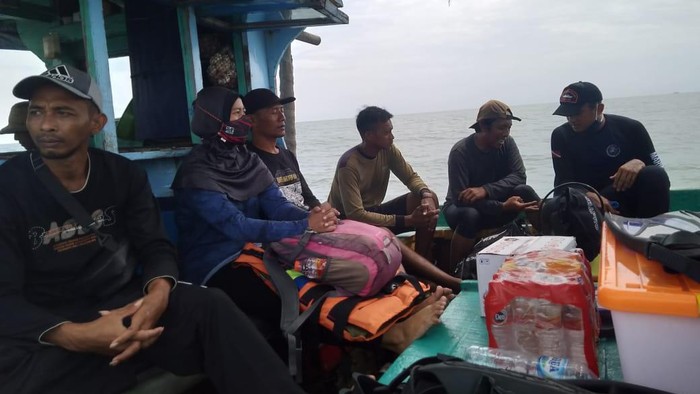 Eksplorasi bangkai Kapal van der Wijck menemui titik terang. Hari ini, tim arkeologi dari BPCB Jatim menemukan titik kapal yang disebut-sebut Titanic Indonesia itu.