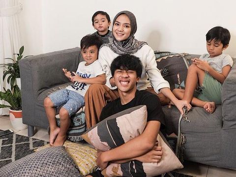 Enno Lerian dan Bumi