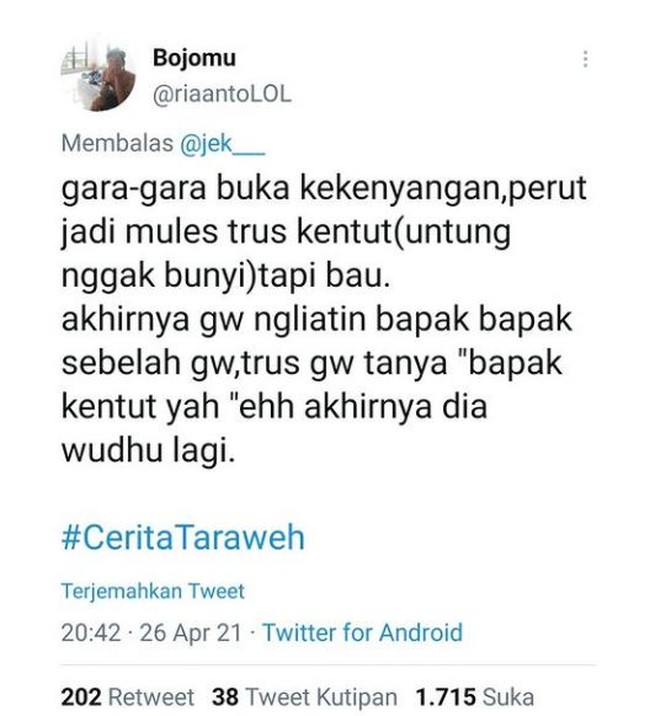 Kasihan bapaknya jadi korban. Mungkin itu bapaknya langsung pergi antara karena mau wudhu lagi atau karena kebauan. Foto: Twitter/@riaantoLOL