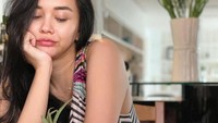 Kegagalan rumah tangga dengan Eryck Amaral tidak berarti Aura Kasih kapok berpasangan dengan pria dari negara luar Indonesia. Foto: Instagram@aurakasih