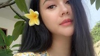 Pelantun lagu Mari Bercinta itu, dikabarkan telah menjalani proses sidang perceraian dengan suaminya (28/4). Foto: Instagram@aurakasih