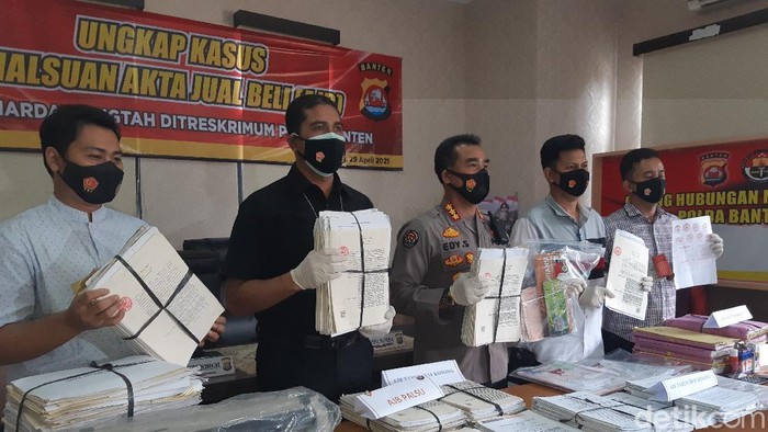 Honorer kecamatan di Pandeglang diringkus polisi gegara palsukan AJB tanah
