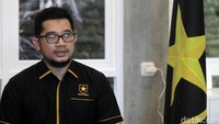 Wakil Ketua Umum Partai Ummat, Agung Mozin Agung menilai ditunjuknya master Artificial Intelligence (AI) di Czech Technical Universitas Praha, Republik Ceko ini merupakan keputusan Majelis Syuro yang sangat tepat. Karena partai politik memerlukan kepakaran dalam bidang itu untuk bisa bersaing dengan partai lain. 