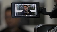 Ridho pun diketahui telah mengajukan pengunduran diri dari dosen Universitas Islam Indonesia (UII) Yoyakarta sebelum ditetapkan sebagai ketua umum.