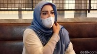 Jane Shalimar belum lama ini sempat heboh terlihat menanggalkan hijabnya. Tidak bersembunyi, Jane Shalimar muncul dan memberikan penjelasan. Foto: Pingkan/detikHOT