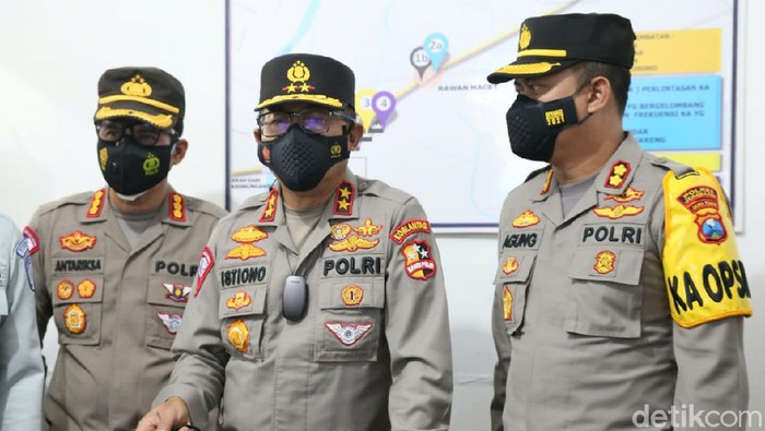 Kakorlantas Irjen Istiono menyebut, penyekatan pemudik pada 6-17 Mei merupakan operasi kemanusiaan. Ia juga meminta RT/RW aktif mengecek orang yang baru datang.