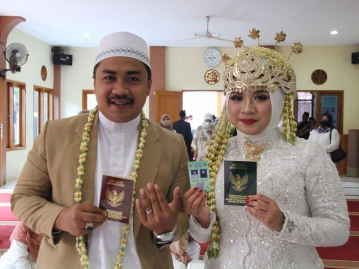 Kisah wanita yang gagal move on dari mantan kekasihnya. Kisah wanita yang gagal move on dari mantan kekasihnya.