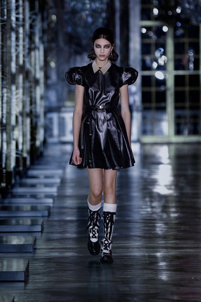 Setelah melihat koleksi terbaru Dior, para BLINK (sebutan penggemar BLACKPINK) pun tak sabar melihat Jisoo mengenakan koleksi yang digarap desainer Maria Grazia Chirui. Foto: dok. Dior