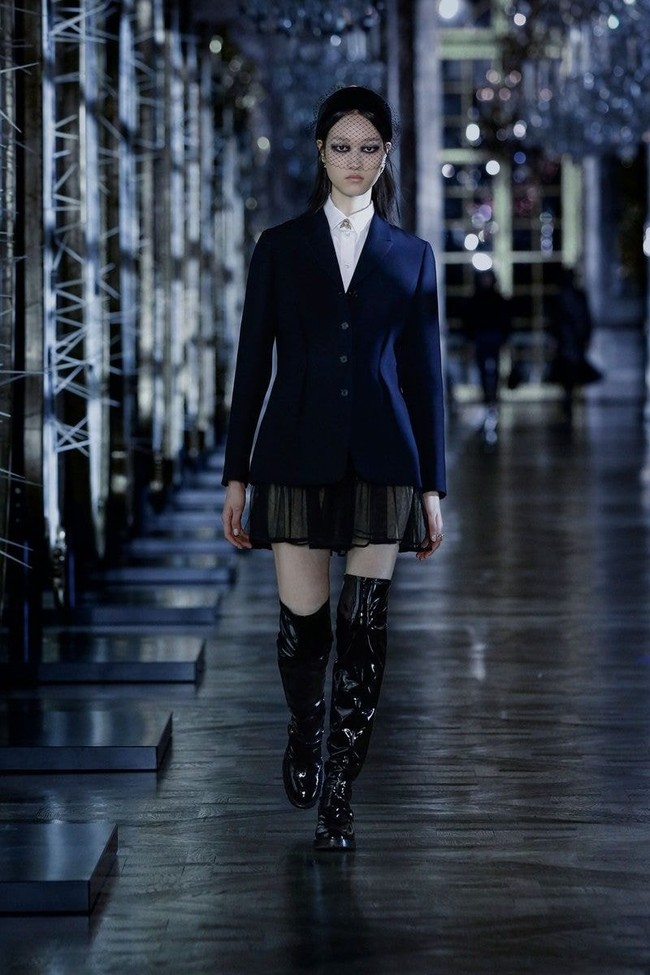 Seperti diketahui, Jisoo BLACKPINK didapuk sebagai global ambassador Dior sejak Maret 2021. Kini, brand fashion kenamaan asal Prancis itu merilis koleksi Fall/Winter 2021 yang terinspirasi dari visual grup BLACKPINK. Foto: dok. Dior