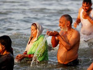 Tentang Kumbh Mela dan Ganasnya Corona di Negara Anak Benua