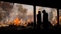 Tsunami COVID-19 di India makin menggila. Negara tersebut mencetak rekor kasus baru dan meninggal dalam 24 jam. AP Photo/Altaf Qadri