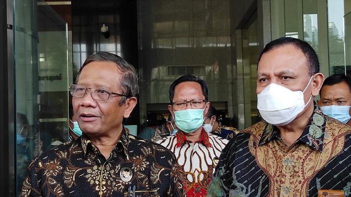 Menko Polhukam Mahfud Md bersama Satgas BLBI mendatangi KPK, Jakarta, Kamis (29/4/2021).