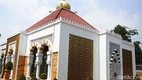 Masjid tersebut terlihat sangat megah.