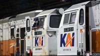 Depo ini mampu merawat 144 lokomotif dan 120 gerbong kereta per hari.