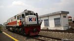 Melihat Perawatan Lokomotif di Depo Cipinang