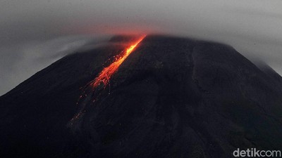 Potret Merapi yang Kembali Muntahkan Lava Pijar