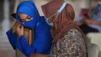 Momen penganugerahan Tanda Kehormatan Republik Indonesia tersebut dihadiri oleh keluarga dari para awak KRI Nanggala-402.  