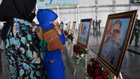Foto para awak KRI Nanggala-402 tampak terpasang di Pusat Penerbangan TNI Angkatan Laut, Sidoarjo, Jawa Timur, saat momen penganugerahan Tanda Kehormatan Republik Indonesia dan kenaikan pangkat luar biasa.