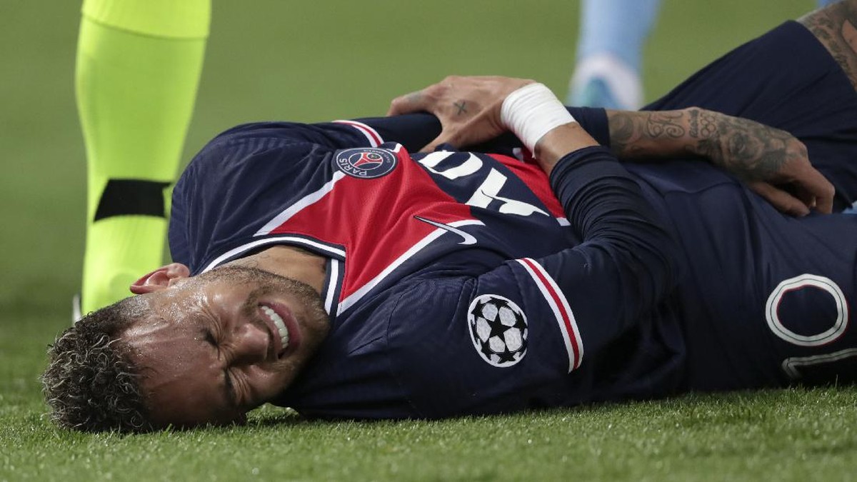 Neymar dicap tukang diving oleh Liam Gallagher. (Foto: AP/Thibault Camus)