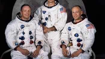 Ini adalah foto resmi misi Apollo 11 dengan tiga orang kru. Dari kiri adalah Neil Armstrong, Michael Collins dan Edwin Aldrin. Foto: NASA