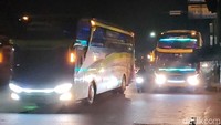 Seperti terlihat di Perempatan Gumawang, Wiradesa, Kabupaten Pekalongan ini, misalnya sebagai titik turunnya penumpang pemudik yang berasal dari Kabupaten Pekalongan atau bahkan Kabupaten Banjarnegara.