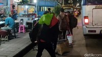 Geliat pemudik dari Jakarta asal Pekalongan dan sekitarnya ini, sudah mulai tampak dalam empat hari terakhir ini. Lebih-lebih, pemudik yang menggunakan moda transportasi bus antar kota antar provinsi.