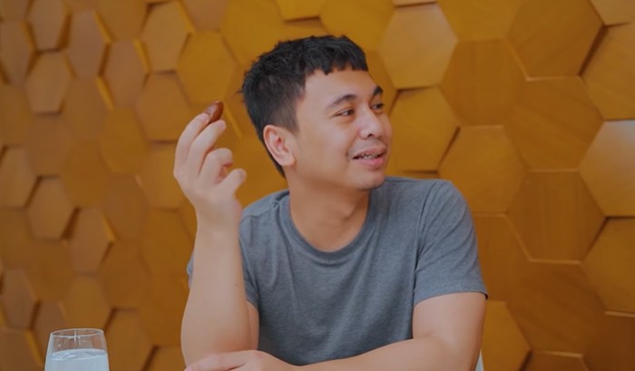 Raditya Dika Raditya Dika Bandingin 5 Jenis Kurma