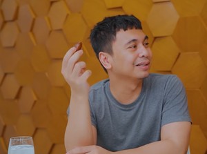 Raditya Dika Bandingkan 5 Jenis Kurma, Mana yang Paling Enak?