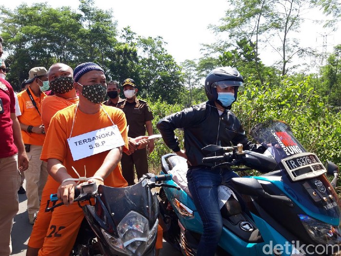 Rekonstruksi pembacokan karyawan Pertamina di Boyolali, Kamis (29/4/2021).