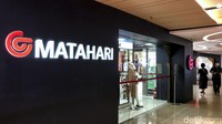 Begini suasana di salah satu gerai Matahari Departemen Store yang berada di kawasan Blok M, Jakarta, Kamis (29/4/2021).